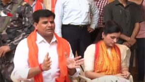 नवनीत राणा आणि रवी राणा यांची दसऱ्यापूर्वी पदयात्रा सुरू