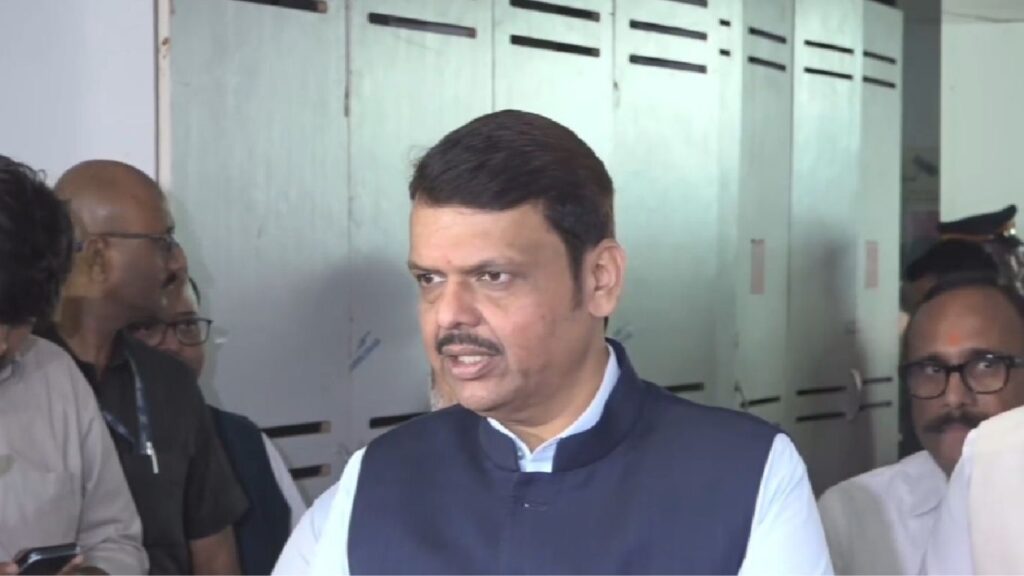 मुंबईतील रामलीला कार्यक्रमांना मुसळधार पावसाचा फटका; फडणवीसांकडे मंडळांची मागणी