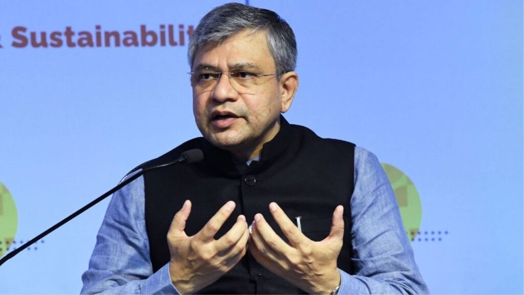 केंद्रीय मंत्री अश्विनी वैष्णव यांनी जाहीर केले की मंत्रिमंडळाने केंद्र सरकारी कर्मचाऱ्यांच्या महागाई भत्त्यात 3% वाढ