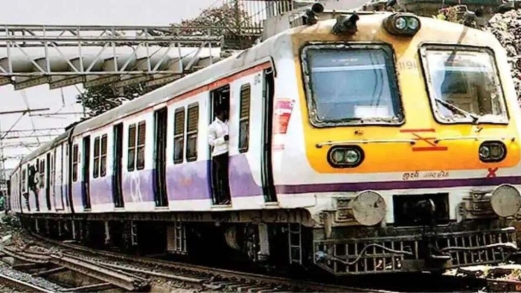 नवी मुंबई लोकलमध्ये मोटारमनची तब्येत बिघडली; प्रवाशांचा जीव वाचवला