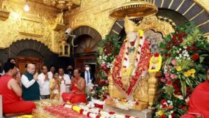 अमित शाह साई मंदिरात दाखल; मुख्यमंत्री-उपमुख्यमंत्र्यांसह दर्शनानंतर विकासकामांचे लोकार्पण