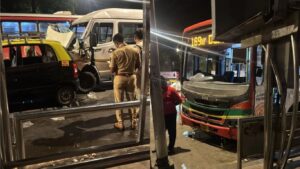 मुंबईत बेस्ट बस अपघात: प्लाझा बस स्टॉपवर पादचारी मृत, चार जखमी