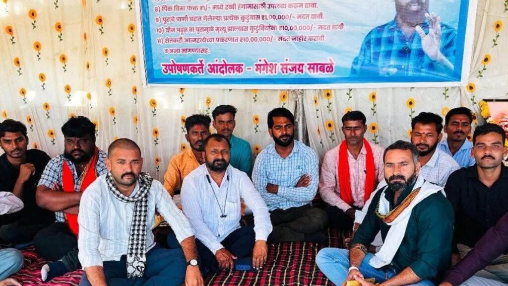 सरपंच मंगेश साबळे यांच्या उपोषणस्थळी रोहित पवार दाखल