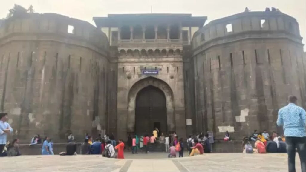 पुण्यातील शनिवार वाड्याची अवस्था चिंताजनक, पुरातत्व विभागावर टीका