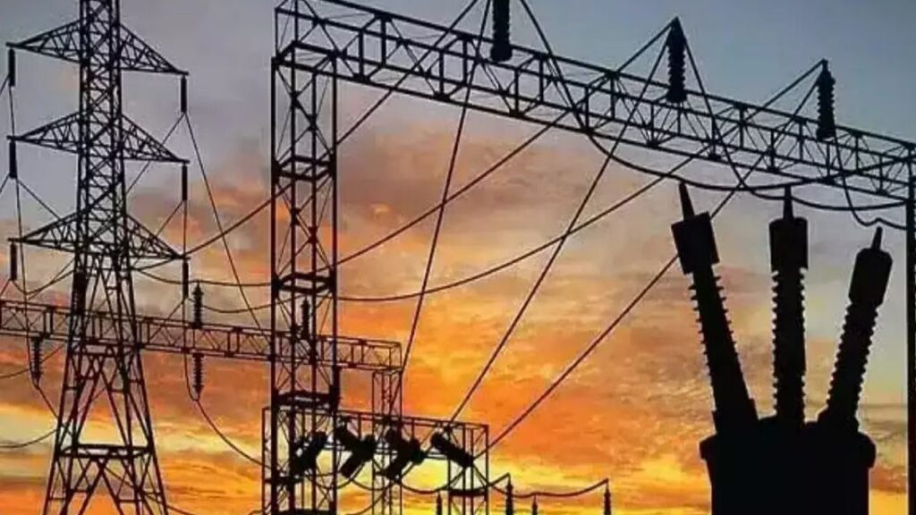 खासगीकरणाविरोधात महाराष्ट्र वीज कर्मचारी संपावर — महावितरण कर्मचाऱ्यांचा राज्यव्यापी आंदोलनाला प्रारंभ