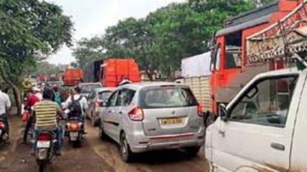 पुण्यात चाकण कृती समितीचा धडक मोर्चा; रस्ते, वाहतूक व पायाभूत सुविधांकडे लक्ष वेधण्याचा प्रयत्न