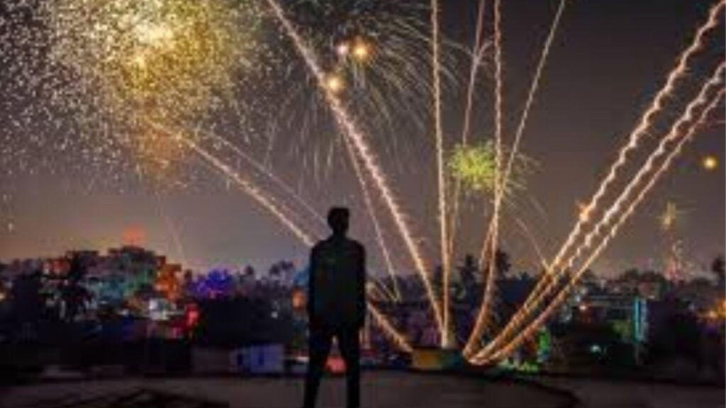 पुण्यात दिवाळी फटाके: रात्री १० ते सकाळी ६ निर्बंध, उल्लंघनावर कठोर कारवाई