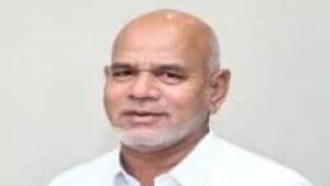 मिरजमध्ये आमदार इंद्रिस नायकवडी यांच्या वाहनावर दगडफेक; कुणालाही इजा नाही