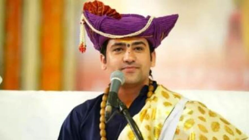 बागेश्वर धामाचा फटाके व प्रदूषणावर कटाक्ष; दुसऱ्या धर्मातील लोकांनी ज्ञान पाजू नये