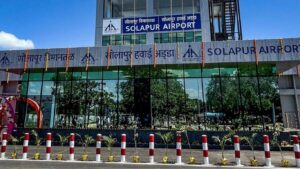 सोलापूर-मुंबई विमानसेवेचा शुभारंभ; मुख्यमंत्री देवेंद्र फडणवीस यांच्या हस्ते १५ वर्षांनंतर आकाशमार्ग खुला