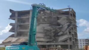 बकेश्वर रस्त्यावरील बेकायदेशीर बांधकामांवर प्रशासनाचा हातोडा; दिवाळीपर्यंत राहत्या घरांना सवलत