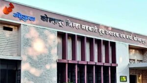 कोल्हापूर: गोकुळ दूध संघाचा डीबेंचर वाद भडकला; पोलिस आणि आंदोलकांमध्ये जोरदार झटापट