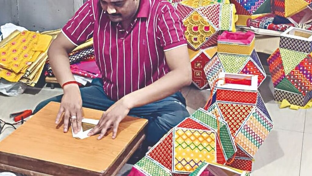 पारंपरिक आकाश कंदीलांचा पुनरागमन; पर्यावरणपूरक आणि कलात्मक सजावट नागरिकांच्या पसंतीस