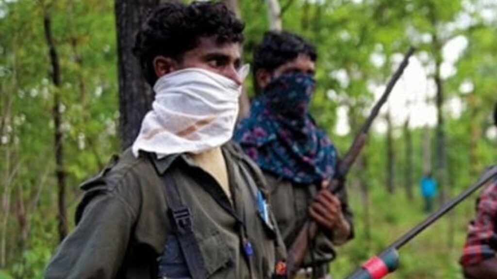 Chhattisgarh Naxalites Surrender: 200+ माओवादी शस्त्रसह आत्मसमर्पण