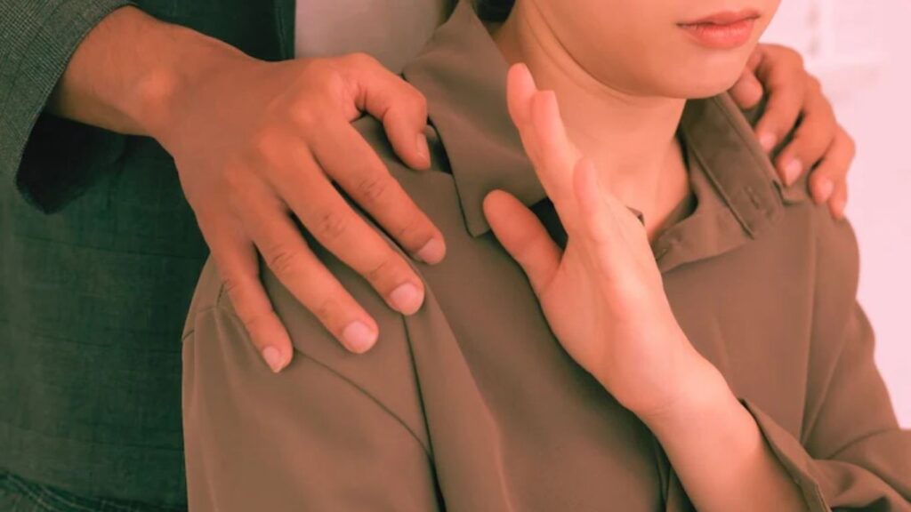 अकोला तहसील कार्यालयातील महसूल सहाय्यकावर विनयभंगाचा गंभीर आरोप, नागरिकांमध्ये संताप