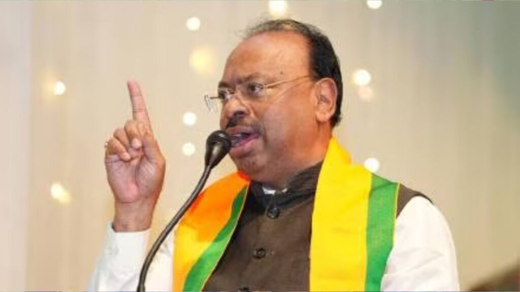 चंद्रशेखर बावनकुळे: कार्यकर्त्यांचे मोबाईल आणि व्हॉट्सअॅप सर्व्हिलन्सवर ठेवले