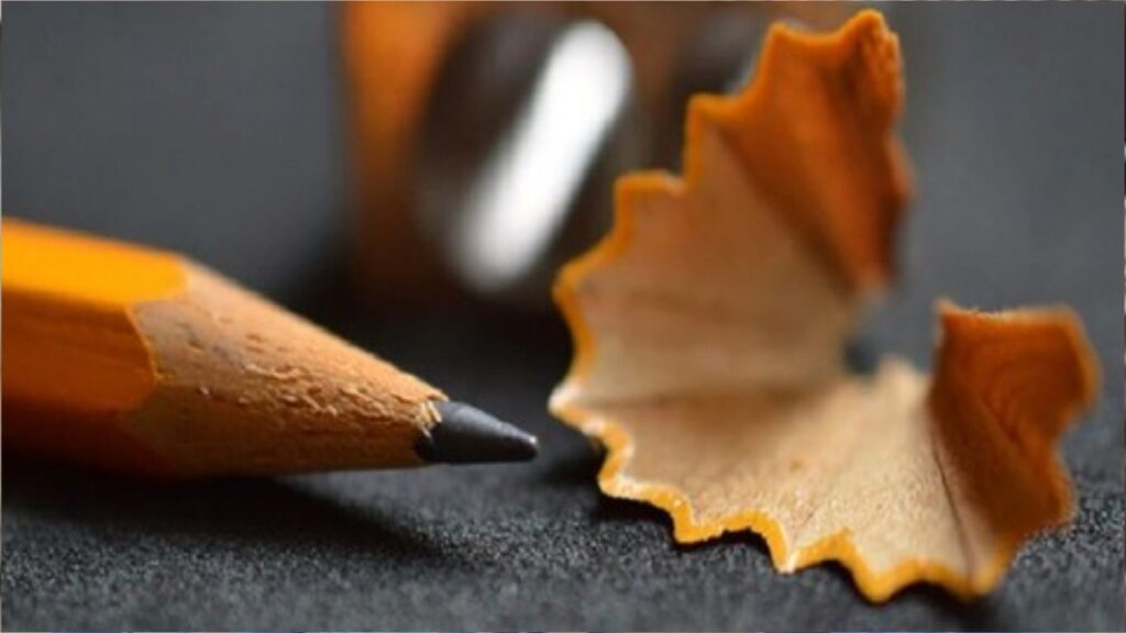 खेळात चिमुकलीने नाकात घुसवली पेन्सिल; डॉक्टरांनी काढून टाकली