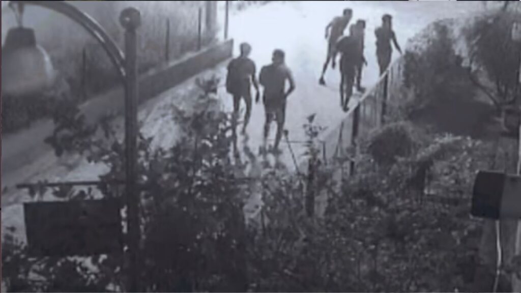 मुंबईत लाखोंची घरफोडी; पोलिसांनी काही तासांत चोरांना पकडले, 36 लाखांचा ऐवज जप्त