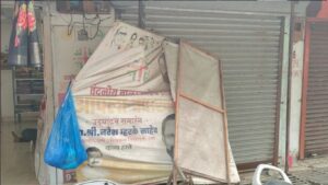 ठाण्यात CM शिंदे यांची ‘आपला दवाखाना’ योजना फसली; केंद्रात साड्यांचे दुकान सुरू