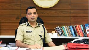 नाशिकमध्ये पोलिसांच्या समर्थनार्थ लावलेले बॅनर हटविण्याचे आदेश; पोलीस आयुक्त संदीप कर्णिक यांचा निर्णय