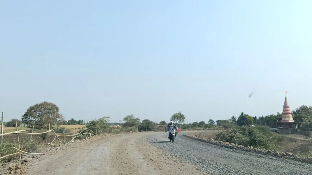 धाराशिवमध्ये महिलांचा संताप! रस्त्यांच्या कामावरून जिल्हाधिकाऱ्यांना निवेदन, आंदोलनाचा इशारा