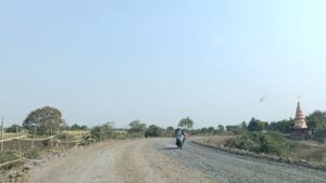 धाराशिवमध्ये महिलांचा संताप! रस्त्यांच्या कामावरून जिल्हाधिकाऱ्यांना निवेदन, आंदोलनाचा इशारा