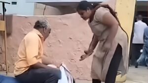 लॉजवर नवऱ्याला प्रेयसीसोबत पकडलं! संतापलेल्या पत्नीने रस्त्यावरच चपलेने बेदम मारहाण; व्हिडिओ व्हायरल