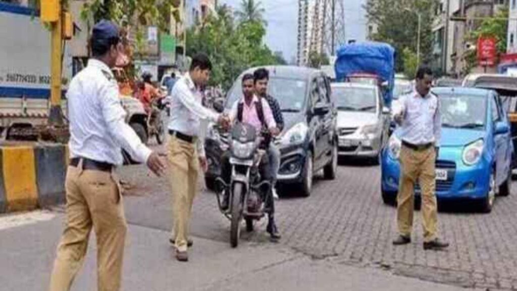 पुण्यात वाहतूक शिस्तीसाठी पोलिसांची कठोर मोहीम; दररोज पाच हजार वाहनचालकांवर दंडात्मक कारवाई