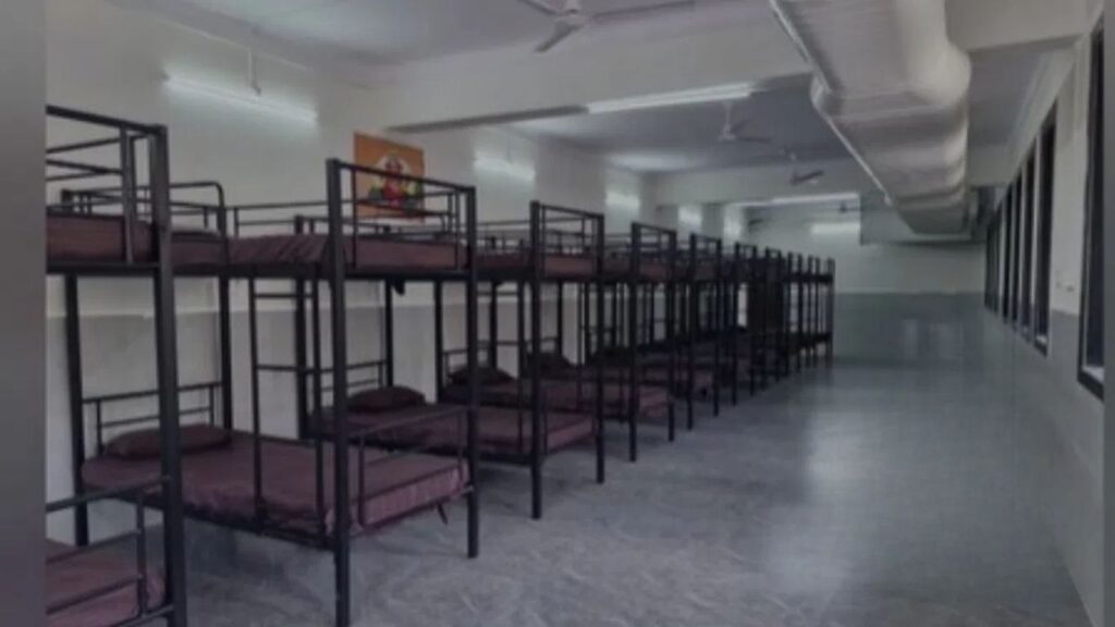 मुंबई सेंट्रल एसटी डेपोतील विश्रामगृहाची दुरवस्था; ओलसर भिंती, बंद एसी आणि शौचालयाचा अभाव – चालक-वाहकांचा संताप