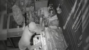 डोंबिवलीत चोरट्यांचे थैमान! एका रात्रीत चार दुकाने फोडली, व्यापाऱ्यांमध्ये भीती आणि संताप