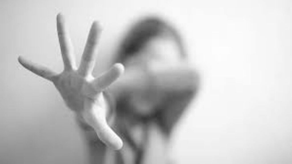 पिंपरी चिंचवडमध्ये शिक्षकाचं संतापजनक कृत्य! अल्पवयीन विद्यार्थिनीचा एक्स्ट्रा क्लासच्या बहाण्याने विनयभंग