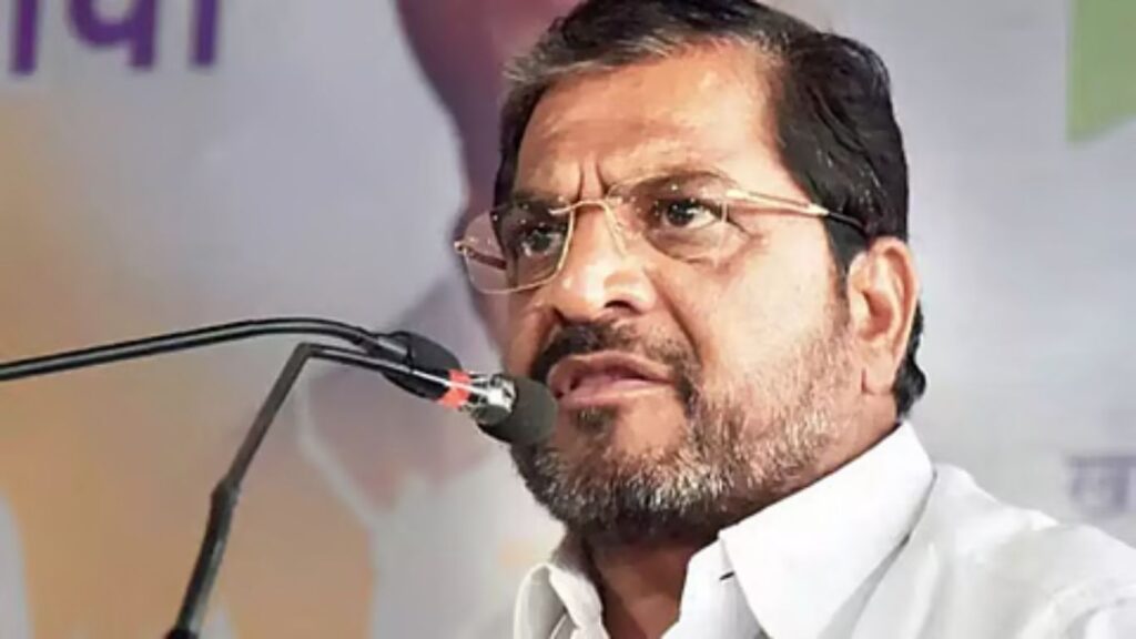 राजू शेट्टींचा फडणवीसांना इशारा: ऊस दर न ठरल्यास साखर कारखान्यांची धुराडी पेटू देणार नाही!