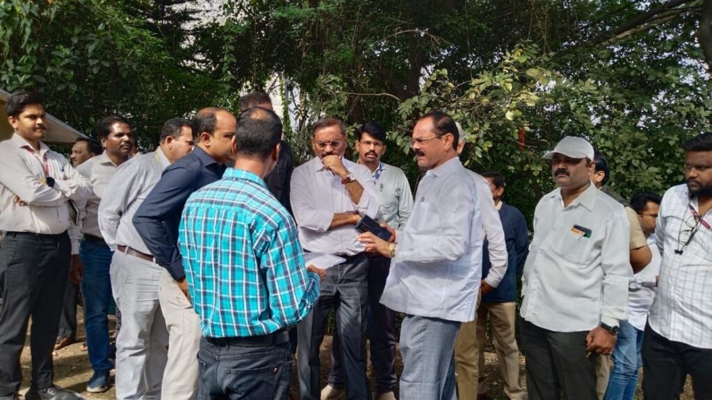 बावधनमध्ये 36 मीटर रस्ता, ड्रेनेज आणि पावसाळी लाईनच्या कामाला वेग; अतिरिक्त आयुक्त ओमप्रकाश दिवटे यांनी केली पाहणी