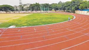 सणस मैदानावर १० वर्षांखालील मुलांच्या प्रवेशबंदीवर शिवसेनेचा निषेध; क्रीडा धोरणातील दुटप्पीपणावर प्रश्न