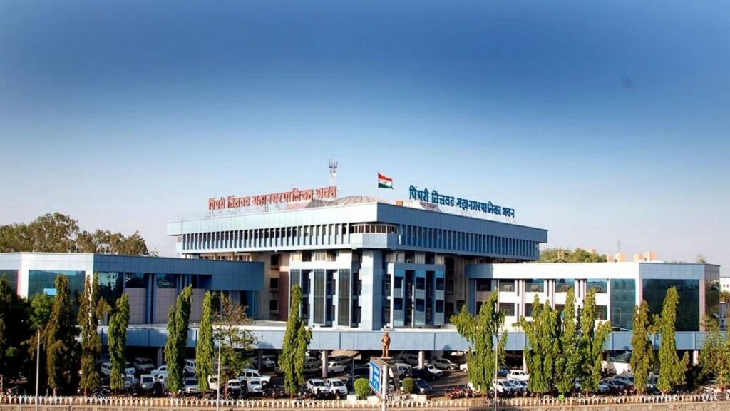 महापालिकेची क्लायंबिंग वॉल धूळखात; लाखो खर्चून उभारलेली सुविधा झाडाझुडपांत, खेळाडूंची नाराजी