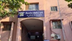 मीरा रोड पोलीस ठाण्यात चौकशीसाठी बोलावलेल्या मुलांचा धिंगाणा; सिगारेट ओढत व्हिडिओ व्हायरल