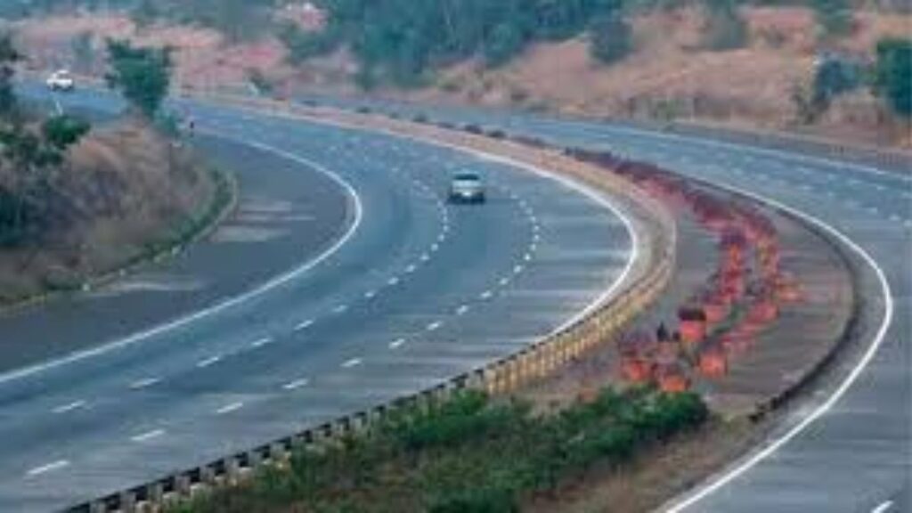 पुणे–छत्रपती संभाजीनगर एक्सप्रेसवे: 8 तासांचा प्रवास केवळ 3 तासांत; व्यापार व पर्यटनाला मोठी चालना