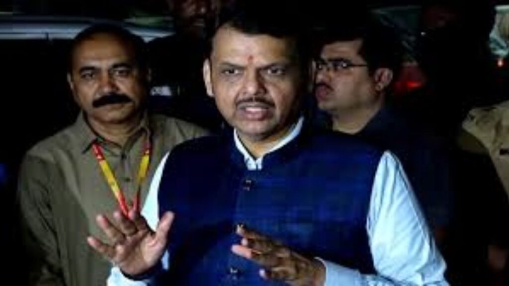 पुणे जमीन घोटाळा: कारवाईचे संकेत देत मुख्यमंत्री फडणवीसांचा टोला, दोषींवर होणार कठोर निर्णय