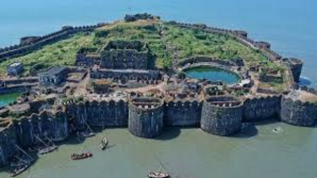 जंजिरा किल्ला पुन्हा पर्यटकांसाठी खुला; हवामान सुधारताच प्रवेशास परवानगी