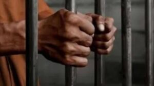 भंडारा जिल्ह्यात गोबरवाही पोलीस ठाण्यात आर्म्स ॲक्ट आरोपी शिशुपाल गौपालेला VIP ट्रीटमेंट