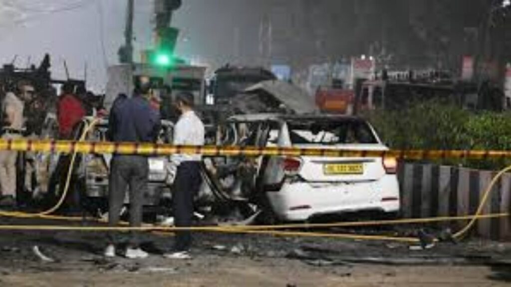 दिल्ली बॉम्बस्फोटात 12 जणांचा मृत्यू; 8 मृतदेहांची ओळख पटली, कुटुंबियांना सुपूर्द