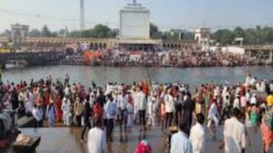 आळंदी कार्तिकी यात्रेला लाखो वारकरी; इंद्रायणी घाट धार्मिक वातावरणाने दुमदुमला