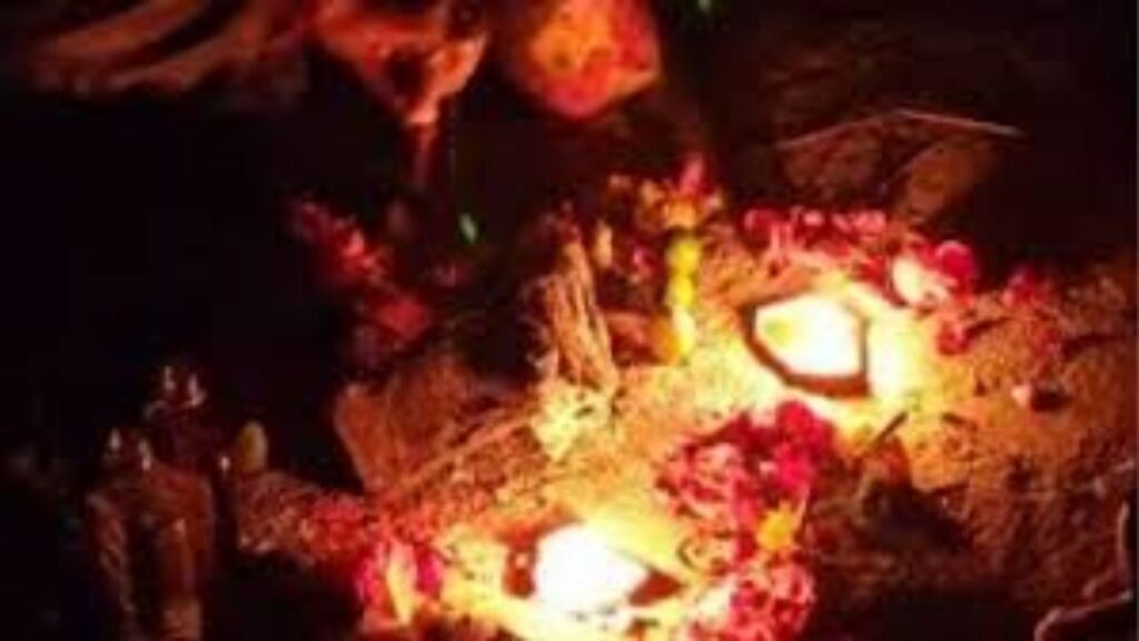 पालघरमध्ये स्मशानभूमीत अघोरी साहित्याचा शोध; लिंबू-शेंदूर-गुलाल पाहून ग्रामस्थ घाबरले, पोलिसांची धाव