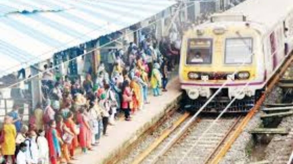 मध्य रेल्वेची वाहतूक विस्कळीत; विक्रोळी–कांजूरमार्गदरम्यान रुळाला तडे, लोकल सेवा ठप्प