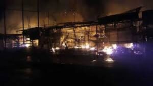 पंढरपूरमधील आढीव येथे भीषण आग; तीन दुकानांचे मोठे नुकसान