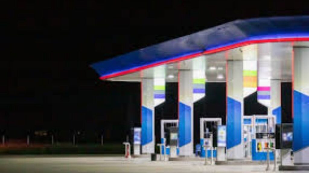 पुण्यात पेट्रोल पंप कर्मचाऱ्यांवरील मारहाण वाढली; २४ नोव्हेंबरपासून रात्री पंप बंद करण्याचा इशारा