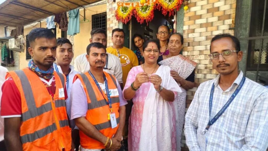 केडीएमसी सफाई कर्मचाऱ्यांचा उत्तम आदर्श; कचऱ्यात सापडलेले सोन्याचे दागिने महिलेला परत, वाढदिवशीच आनंदाश्रू