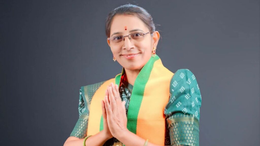 खामगाव नगरपरिषद निवडणूक : शिवणकाम करणाऱ्या कष्टाळू ज्योती भुसारी यांना भाजपचे तिकीट; बुलडाण्यात चर्चेला उधाण