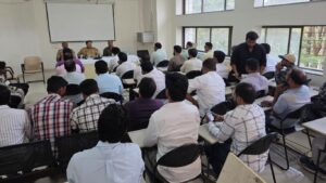 हिंजवडी पोलिसांची आरएमसी चालक–मालकांसोबत बैठक; सुरक्षित वाहतूक व्यवस्थेबाबत मार्गदर्शन