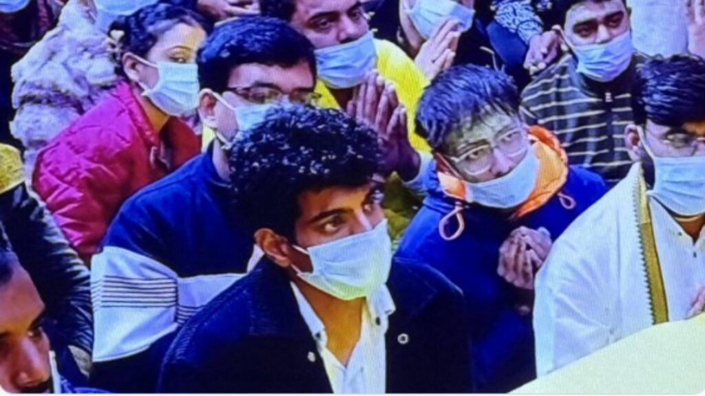 Palaash Muchhal: लग्न पुढे ढकललं, प्रकृती चिंताजनक? आता प्रेमानंद महाराजांच्या सत्संगात हजेरीचे फोटो व्हायरल